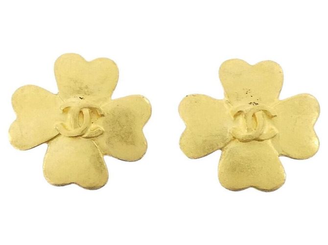 Boucles d'oreilles à clip dorées Chanel