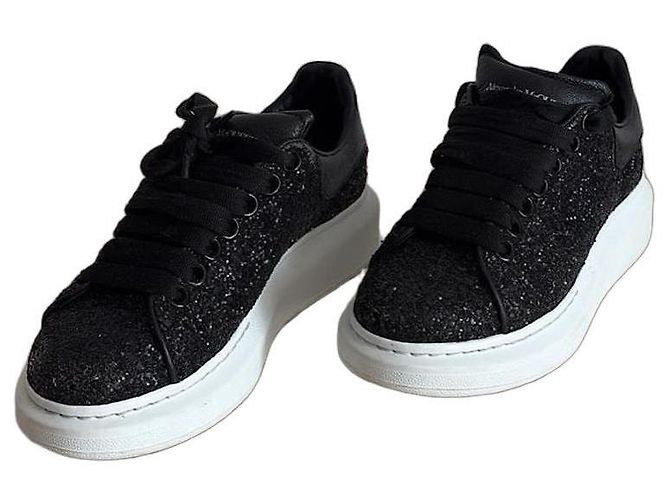 Alexander McQueen Sneaker Oversized in pelle nera Nero Bianco