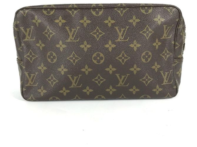 Louis Vuitton Monogram True Toilet 28 Multi Pouch Castaño Monograma