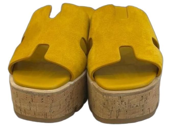 Hermès Sandales compensées en daim jaune Yellow