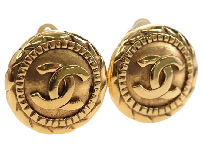 Brincos CHANEL COCO Mark em metal dourado CC Auth 190722M
