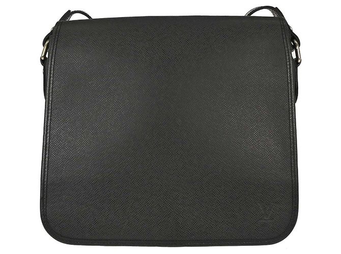 Louis Vuitton Andrei Messenger Taiga Leather Noir