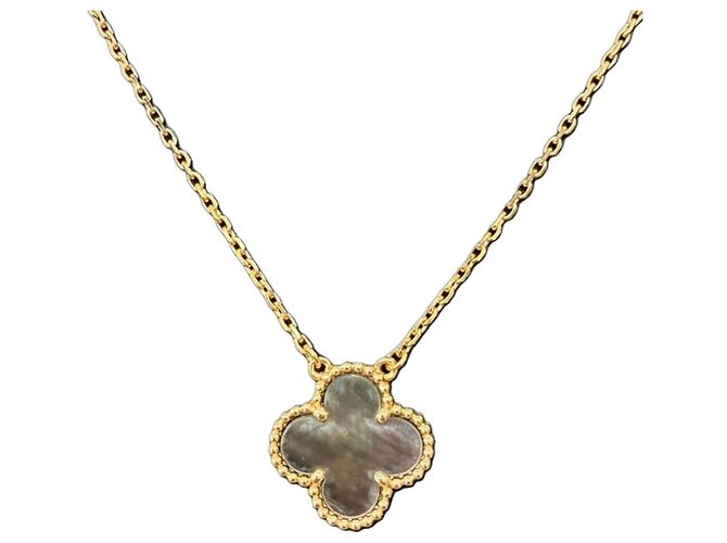 Colar Alhambra Pearl Van Cleef & Arpels Dourado