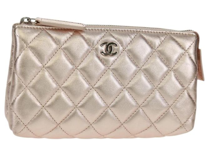 CHANEL Matelasse Pouch Lamb Skin Pink Silver CC Auth 166350SAM Silber