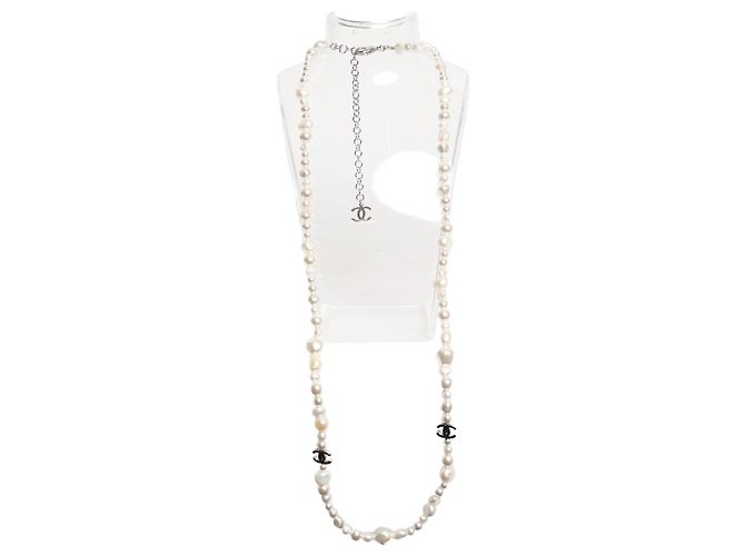 Chanel Collar de perlas sintéticas blanco CC