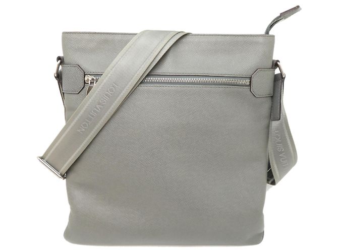Borsa a tracolla Louis Vuitton Taiga Sasha da uomo