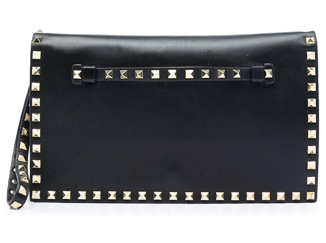 Clutch Valentino de couro preto com Rockstud e aba