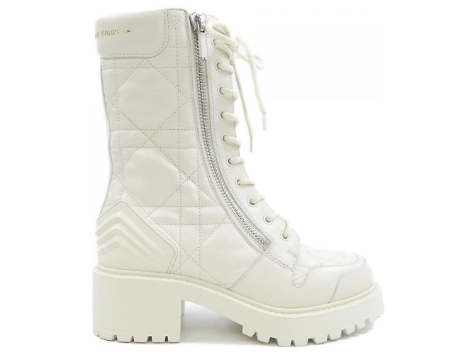 Botas de couro de bezerro matelassê Cannage Christian Dior Branco