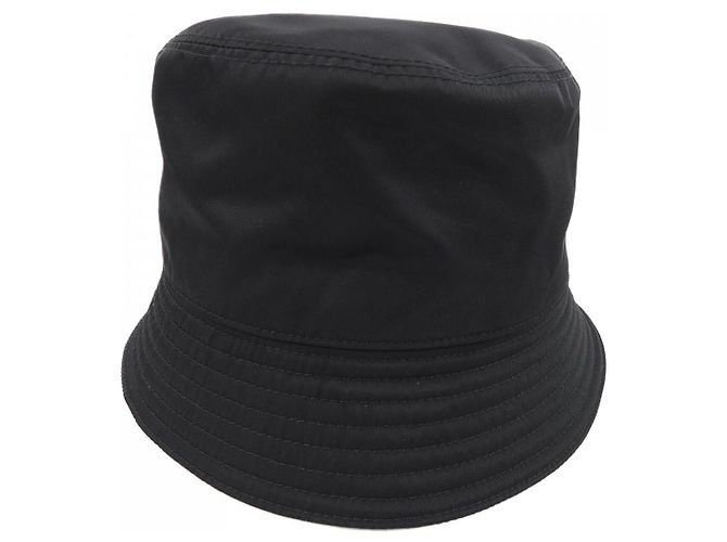 Cappello in Re-Nylon con logo triangolo Prada Nero