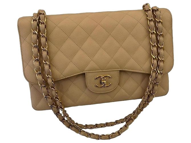 Timeless Chanel Klassische Mittelgröße Klappentasche aus Caviar-Leder beige