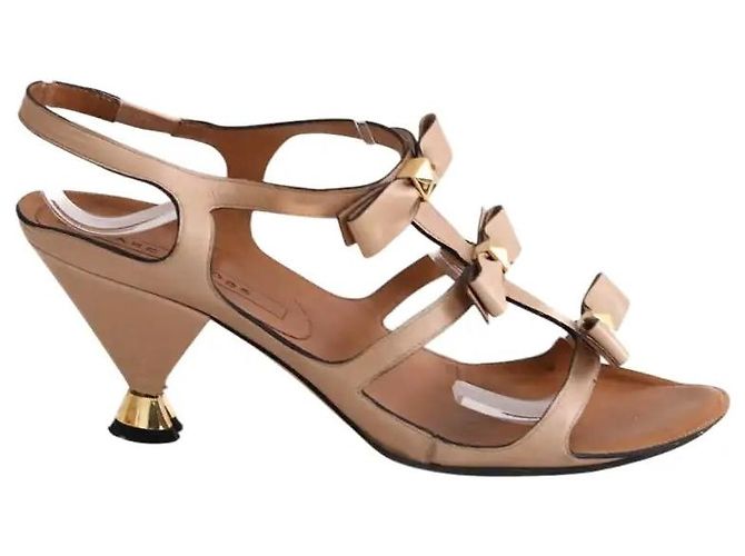Tacchi Marc Jacobs in pelle beige
