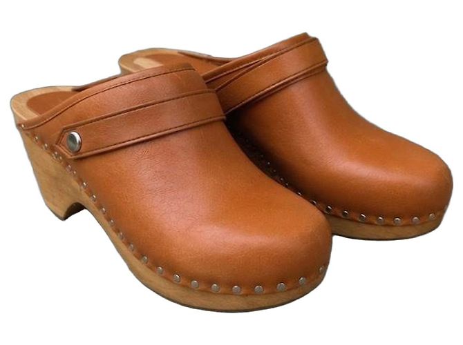 Isabel Marant Classic Clogs Brown