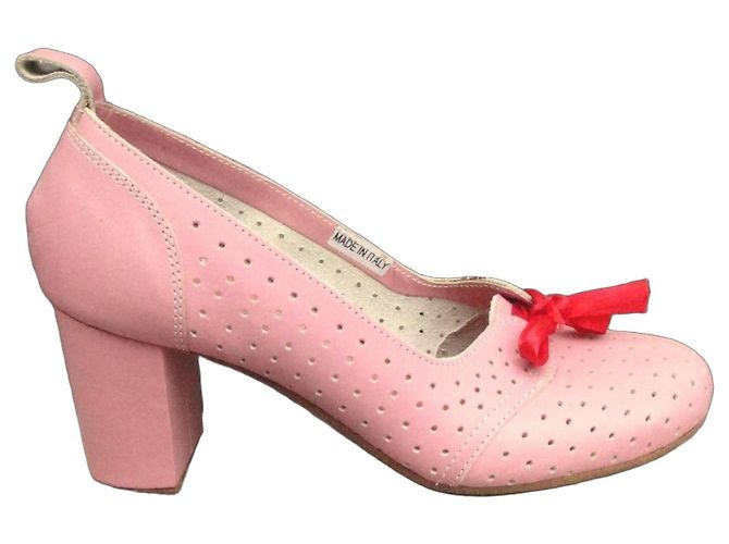 Swedish Hasbeens Escarpins roses en cuir perforé