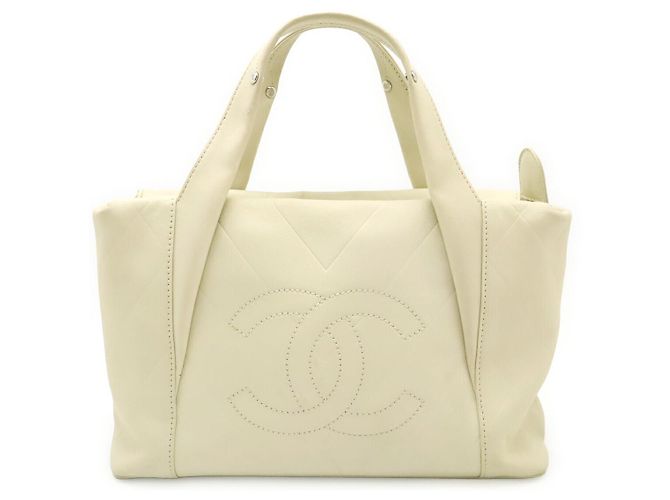 Chanel V Stitch Ledertasche Weiß