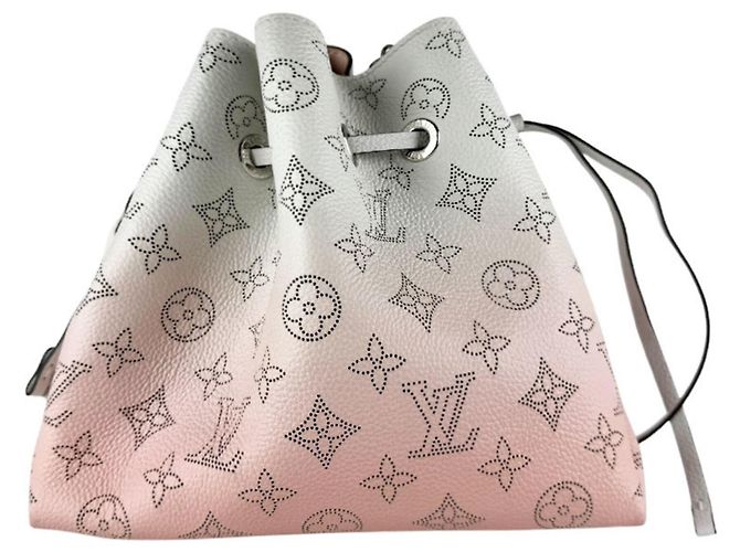 Bolsa Louis Vuitton Monogram Mahina Bella Rosa Branco