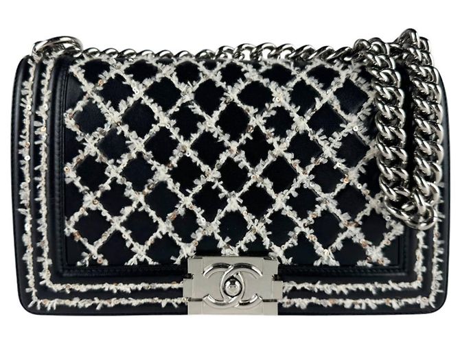 Bolsa de Ombro Chanel Boy Preto Branco