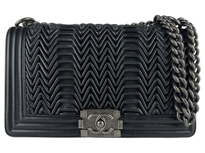 Borsa a tracolla Chanel Boy in pelle nera Nero
