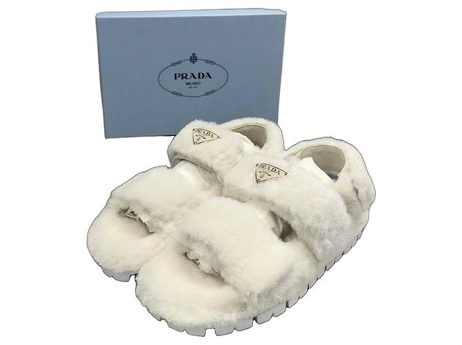 Prada Sandali in Shearling Bianco