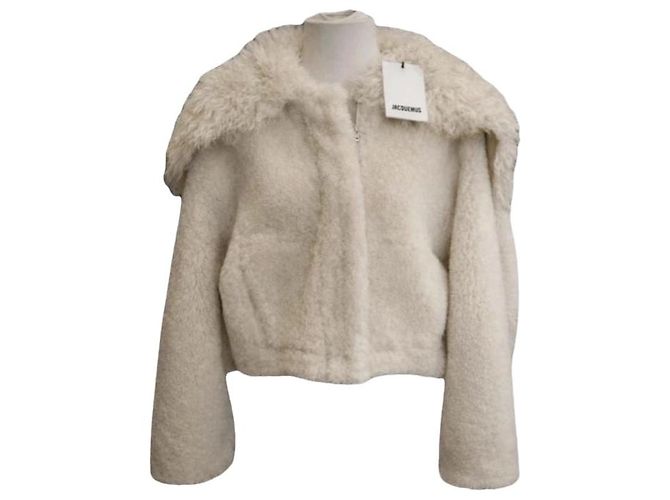 Jacquemus La Veste Piloni Lammfelljacke Beige