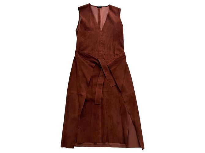 Vestido envelope de camurça de cordeiro Joseph Pre-Fall 2015 com cinto – Look de desfile 21 Marrom