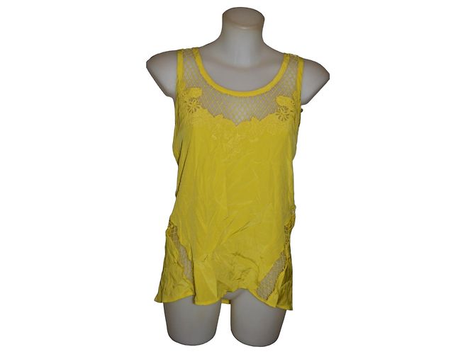 Top de seda amarillo Rebecca Minkoff con detalles de encaje