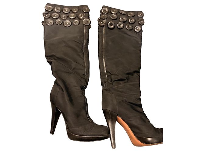 Autre Marque Botas altas de tecido preto com ornamentos de couro