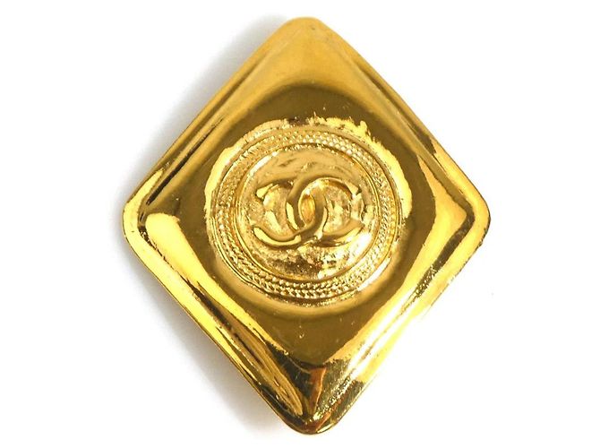 Broche de metal dorado Chanel