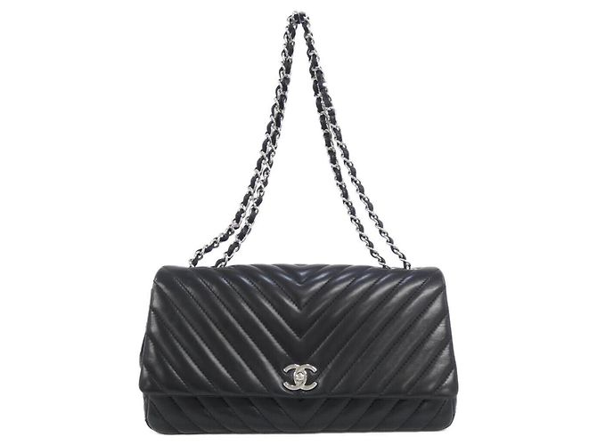 Borsa a tracolla Chanel in pelle di agnello nera Nero