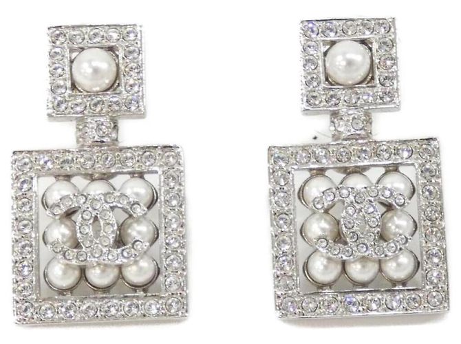Orecchini a lobo Chanel ABD474 Argento e Bianco