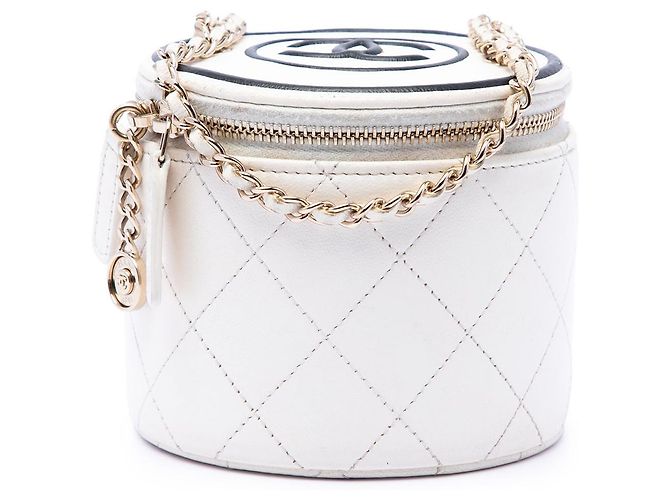 Vanity Necessaire de Chanel em couro de cordeiro matelassê branco com corrente e charm