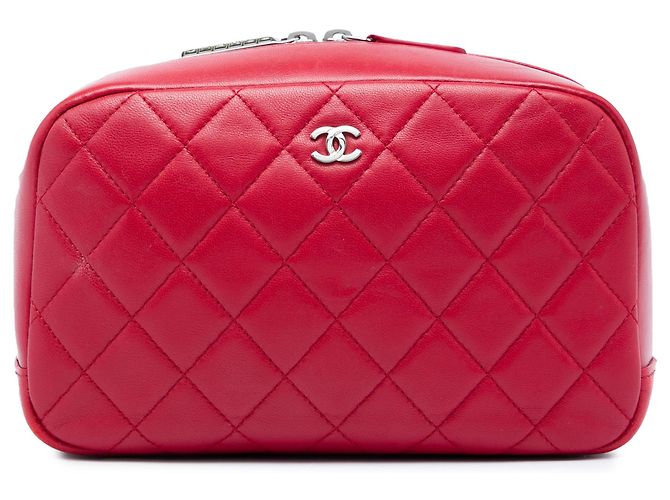 Pochette de cosméticos Curvy em pele de cordeiro acolchoada vermelha Chanel Tamanho Medium Vermelho