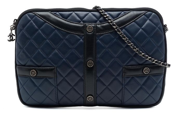 Clutch Girl em pele de cordeiro acolchoada azul Small com corrente Chanel Azul escuro