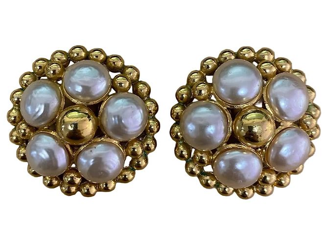 Timeless Brincos de pressão Chanel em ouro e pérolas sintéticas