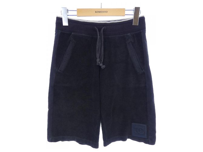 Chanel Shorts Schwarz
