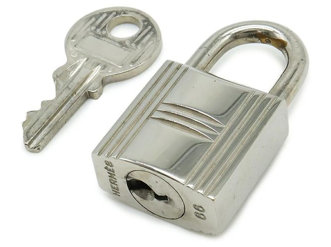 Cadeado Hermès com chave Prata