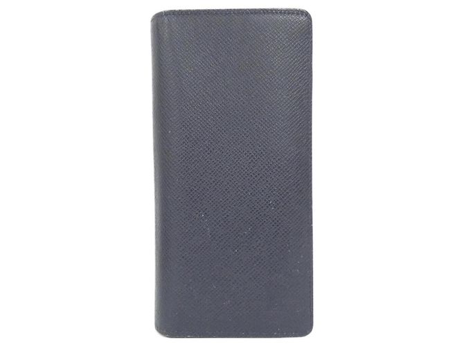 Cartera Louis Vuitton Brazza Taiga Azul