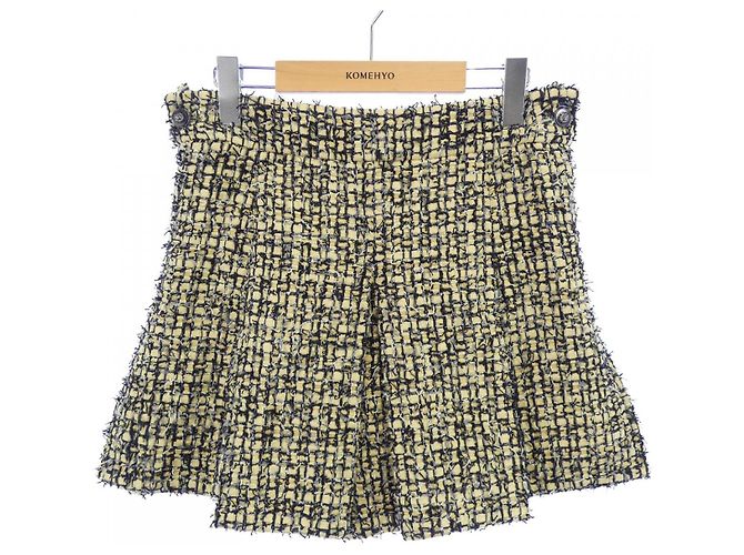 Chanel Shorts Gelb