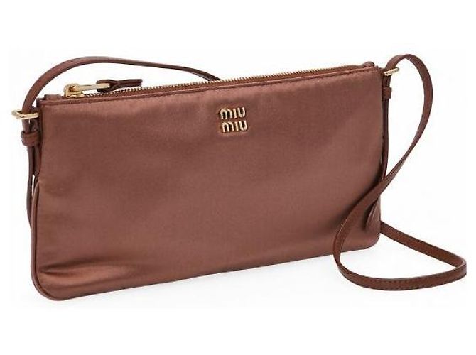 Miu Miu Mini Pochette de Cetim Vermelho