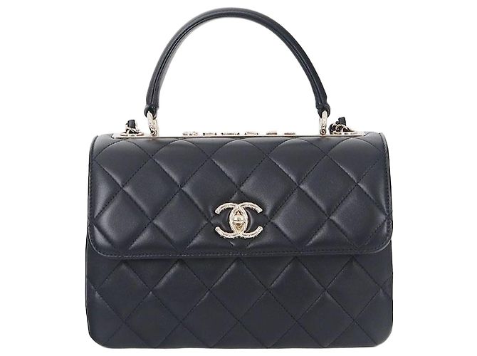 Chanel Bolsa de aba com alça de mão Trendy CC Medium Preta Dourada Preto