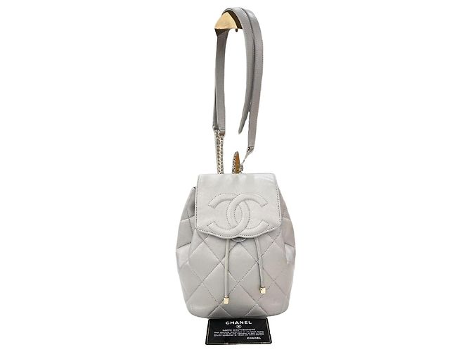 Chanel Mochila Season em couro de vitelo com aba Silver Series Prata