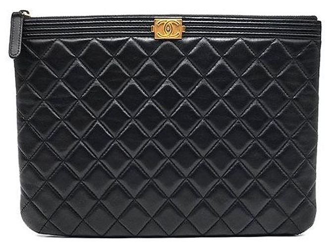 Chanel Boy Clutch aus Lammleder New Medium Schwarz