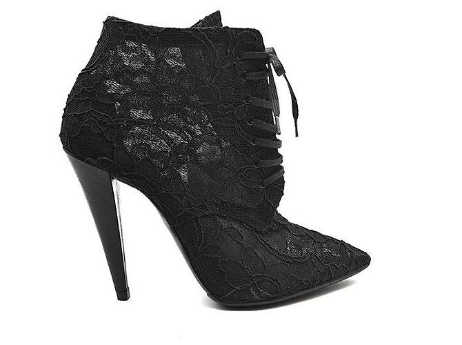 Saint Laurent Botas de cano curto com amarração Kiki Preto