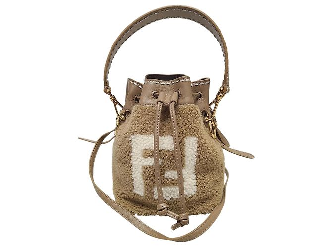 Fendi Mini borsa a secchiello Montrezzo in shearling con logo FF marrone