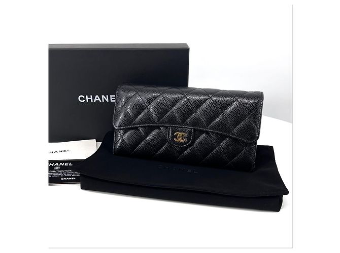 Chanel Portefeuille long Classic Flap en Caviar Noir