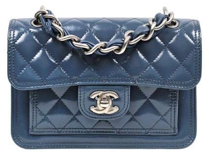 Chanel Mini borsa a tracolla con patta e catena blu stropicciato