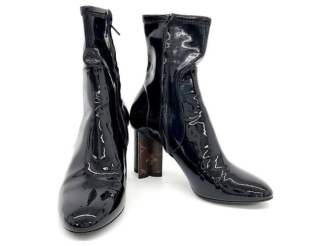 Louis Vuitton Botines de charol Negro