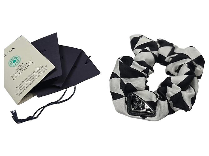 Prada Scrunchie in Re-Nylon Argento 