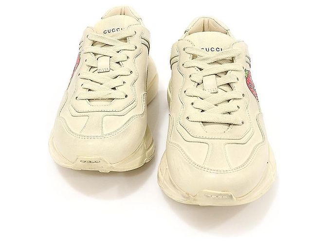 Gucci Ivory Leder Damen-Sneaker mit Erdbeerprint und Messing Weiß