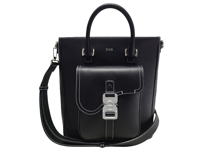 Dior Cabas Saddle en agneau noir porté épaule et crossbody