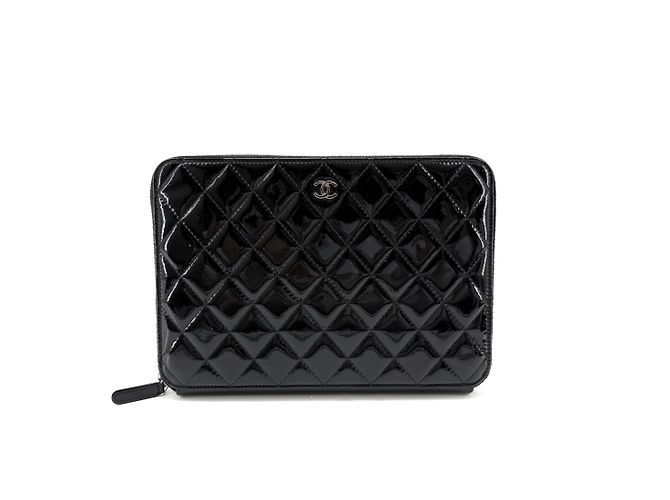 Chanel Pochette à fermeture éclair argentée brevetée Noir